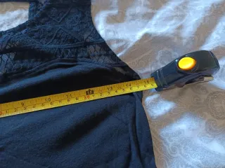 Camiseta negra con encaje