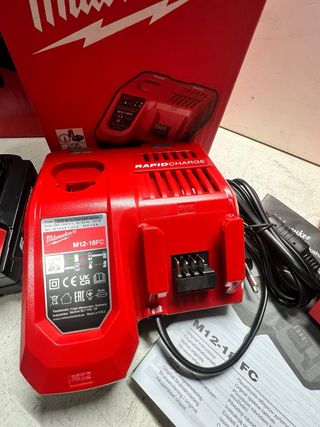 Milwaukee M18 Fuel Atornillador de impacto nuevo