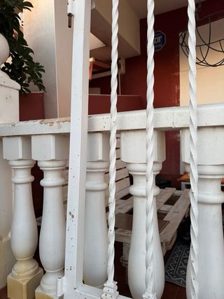 Puerta-reja hierro blanca 2,04x0,74m