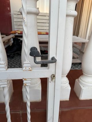 Puerta-reja hierro blanca 2,04x0,74m