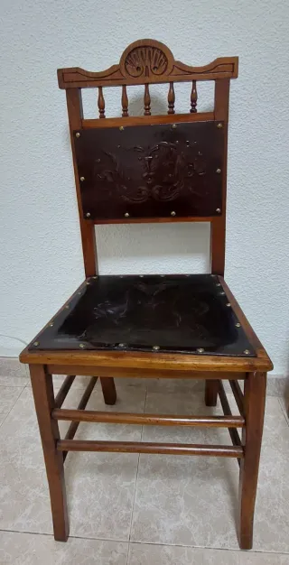 Silla antigua madera y cuero