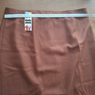 Falda recta clásica marrón ALCI