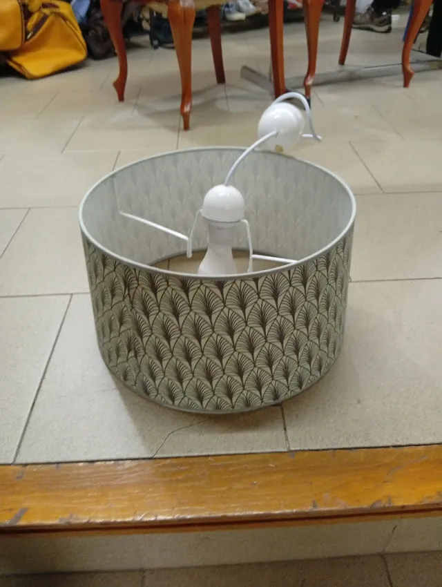 Pantalla de lámpara beige y marrón