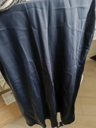 Falda satinada azul marino