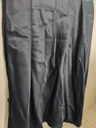 Falda satinada azul marino