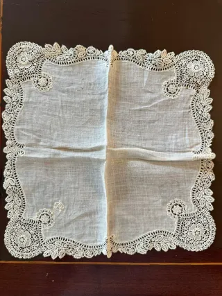 Pañuelo antiguo con encaje