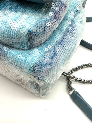 Borsa Chanel a tracolla con paillettes blu e argento