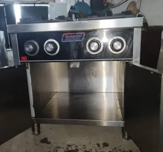 Cocina Industrial HR 4 fuegos con puertas