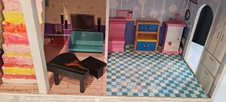 Casa de muñecas de madera