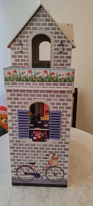 Casa de muñecas de madera