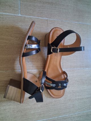 SANDALIAS WIKERS NEGRAS/PLATEADAS PIEL No 41
