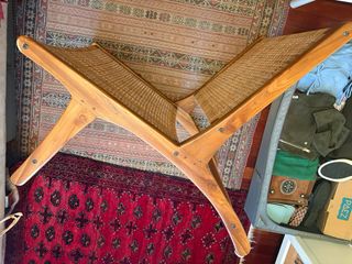 Silla de madera y mimbre