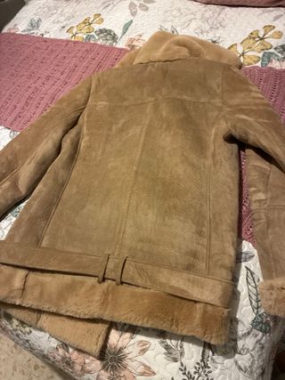 Chaquetón de borrego marrón y beige