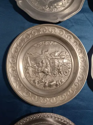 Lotto 8 Piatti Decorativi Vintage in Peltro  Bozen