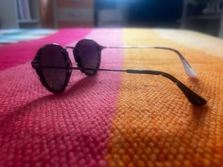 Gafas de sol, de una tienda Argentina.