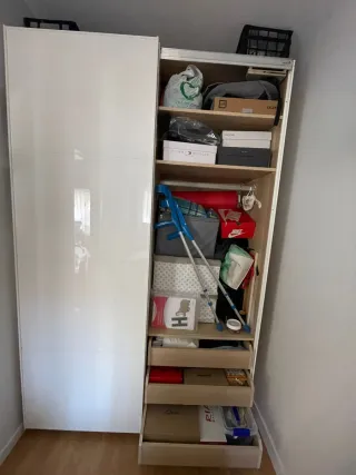 Guardaroba Ikea con ante scorrevoli bianco lucido