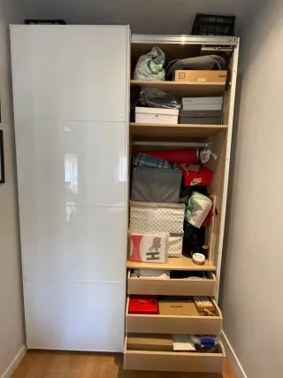 Guardaroba Ikea con ante scorrevoli bianco lucido