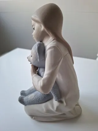 Figura Lladro "niña con osito"