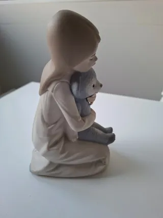 Figura Lladro "niña con osito"