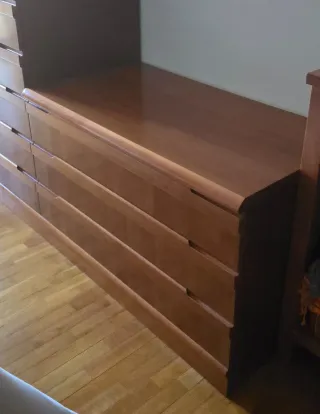Cómoda de madera estilo moderno