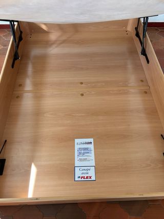 Canapé de madera y tela beige