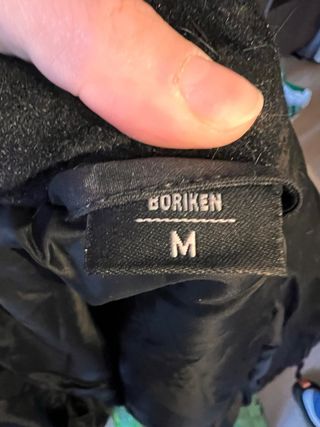 Abrigo hombre negro impermeable