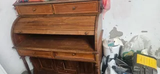 Escritorio antiguo de madera