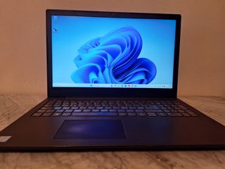 Portátil Lenovo v130-15ikb - intel i5 y 8 gb ram