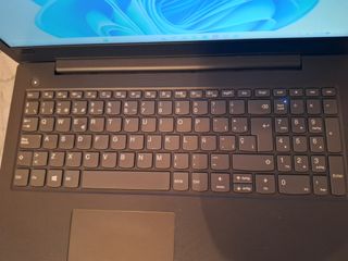 Portátil Lenovo v130-15ikb - intel i5 y 8 gb ram