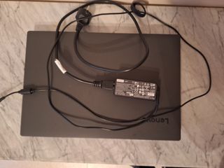 Portátil Lenovo v130-15ikb - intel i5 y 8 gb ram