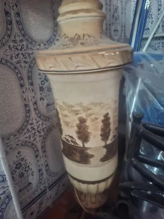 Lámpara de cerámica beige y marrón