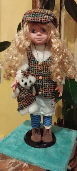 Muñeca antigua de colección con osito