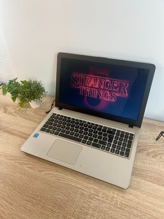 Asus Vivobook 15,6” – Enchufa y listo LEER