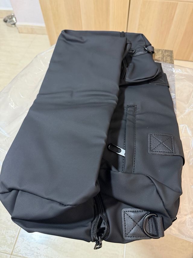 Bolsa de mano negra nueva