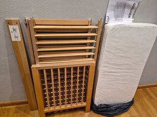 Cuna madera Gulliver Ikea, color haya. Con colchón