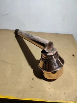Antiguo pulverizador de cobre