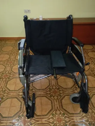 Silla de ruedas grande
