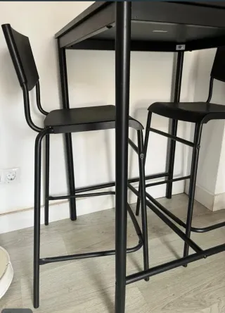 Mesa alta madera y metal negra