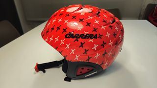 Casco de esquí infantil Carrera. Usado una vez.