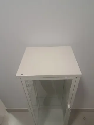 Vitrina expositora Ikea cristal y metal