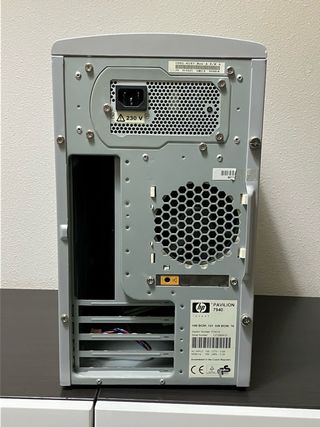 Caja PC retro micro ATX con fuente y disquetera