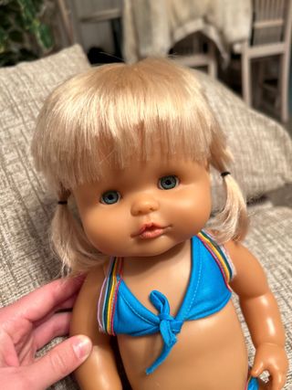 Muñeca Nenuco en bikini azul