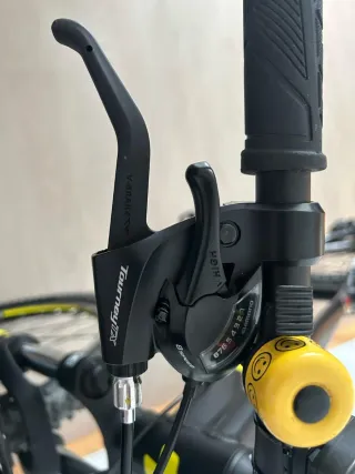 Bicicleta Cube Acid Negra y Amarilla