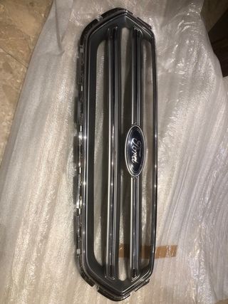 Embellecedor delantero del coche: KUGA