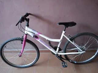 Bicicleta niña 26 blanca y rosa