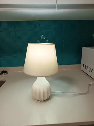 2 lámparas de pie y de mesa