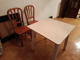 Mesa y 2 sillas