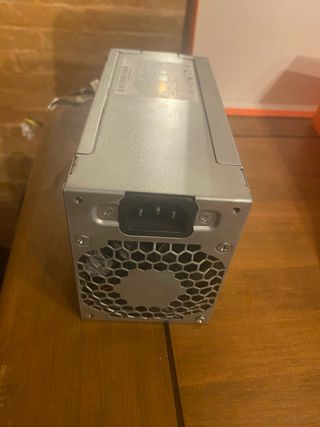 Fuente de alimentación 310W con rendimiento gold