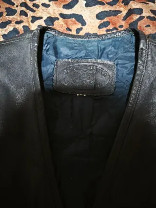 Chaleco de cuero negro