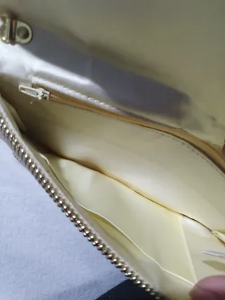 Bolso de fiesta dorado con cadena